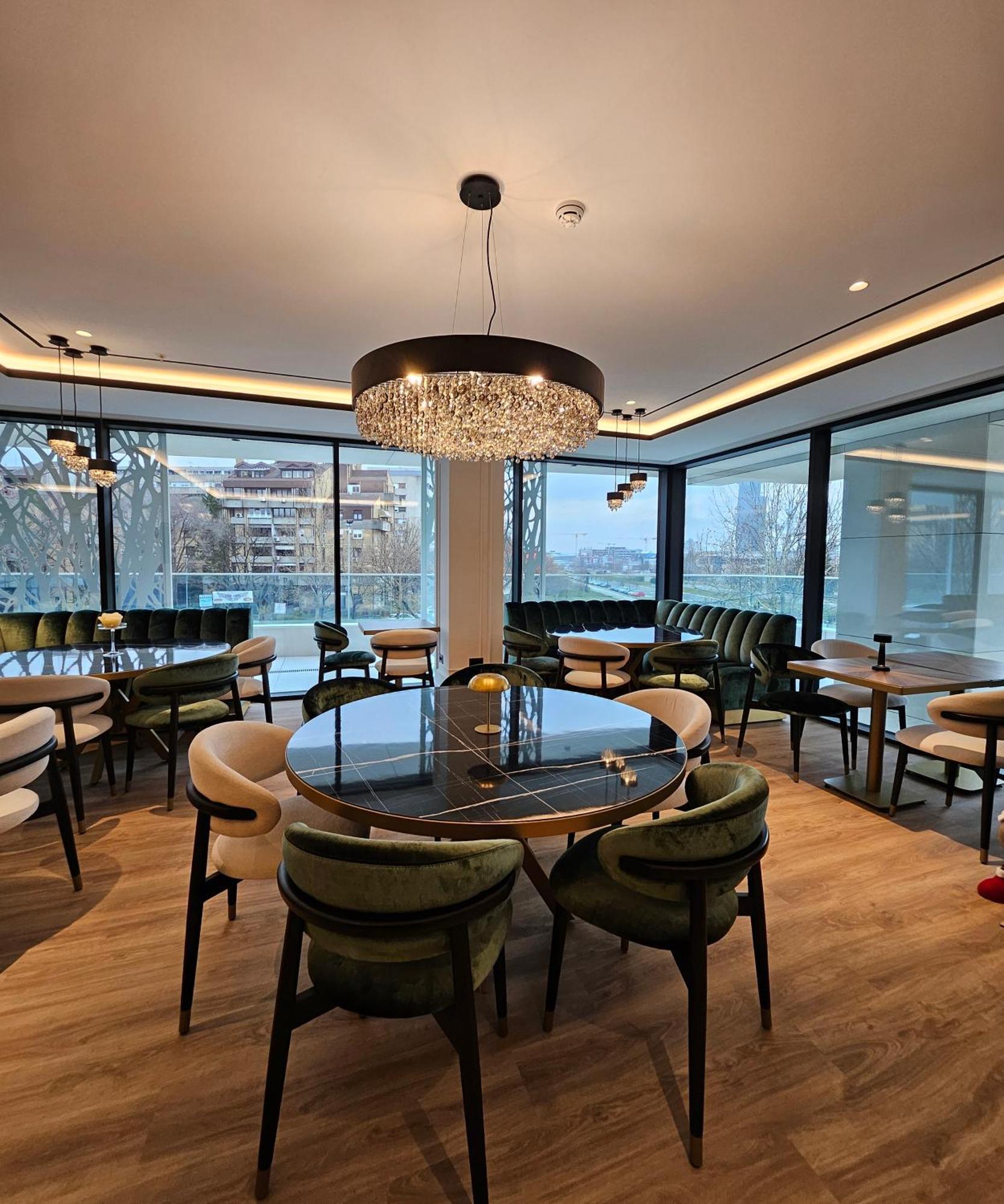 New Belgrade Premium Hotel Belgrado Exterior foto