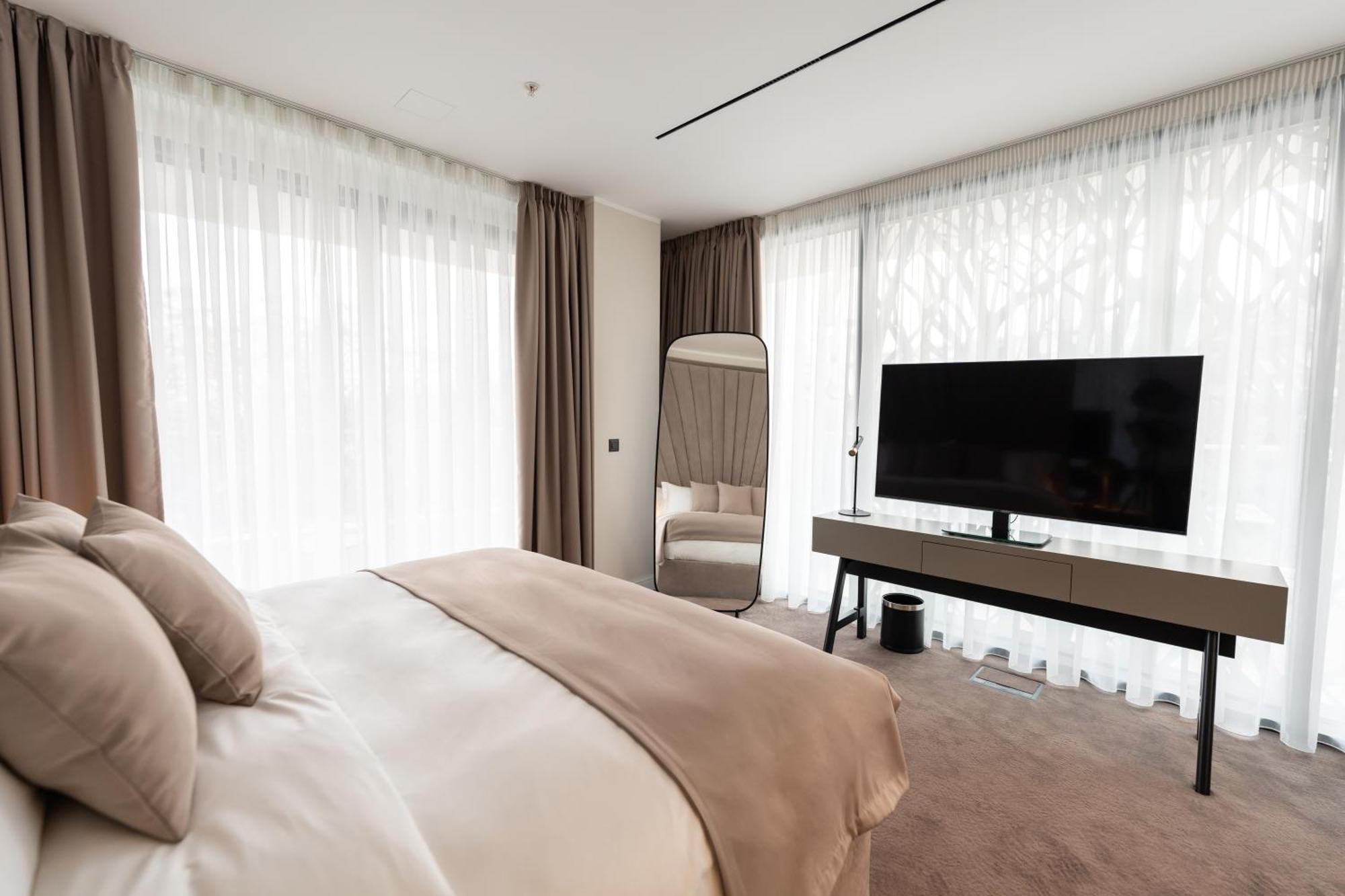 New Belgrade Premium Hotel Belgrado Exterior foto