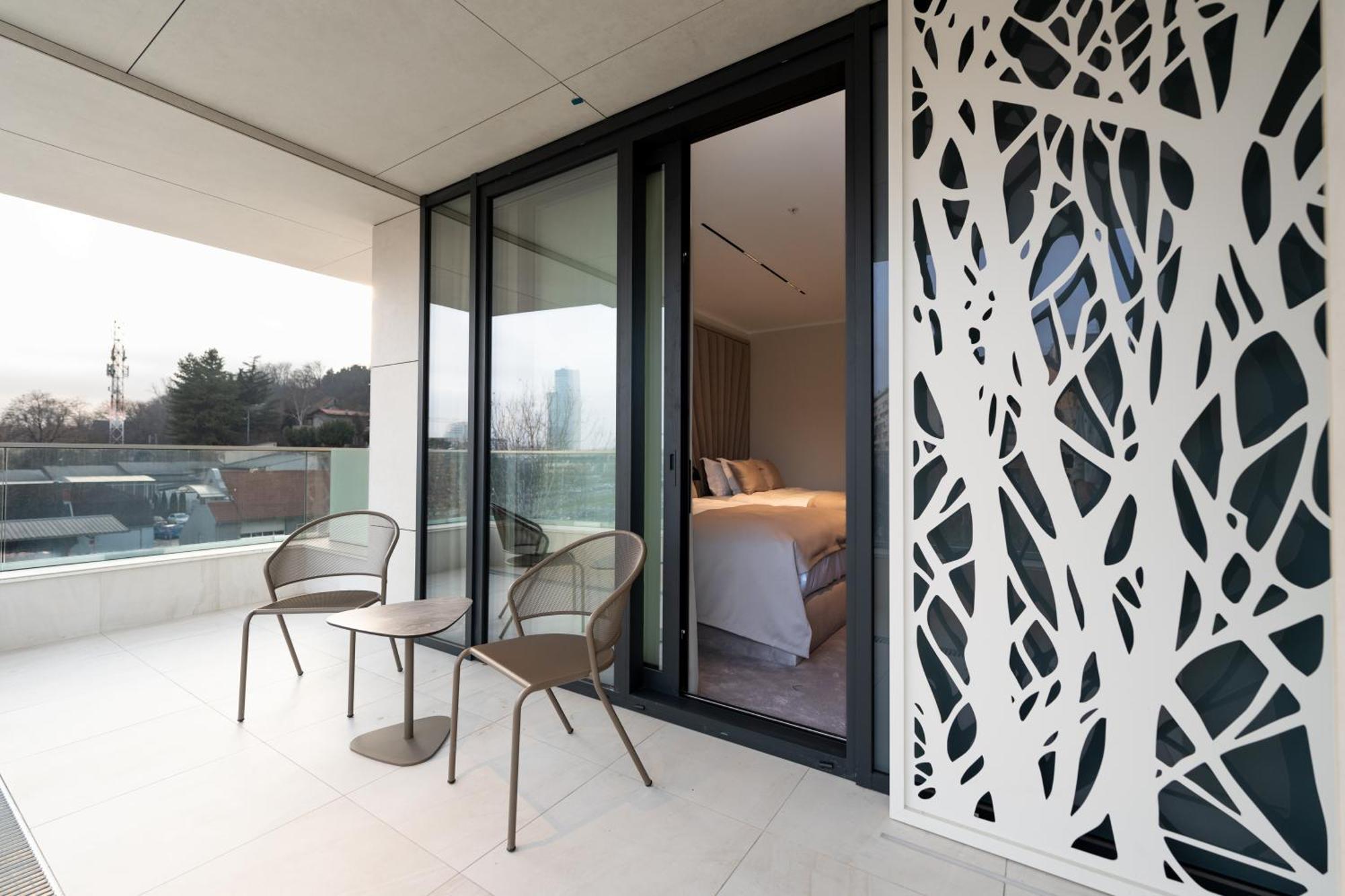 New Belgrade Premium Hotel Belgrado Exterior foto